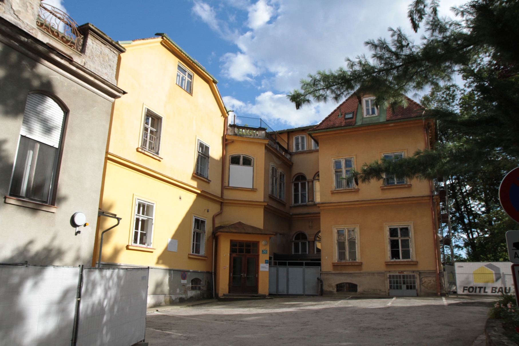 old Sanatorium Mariagrün, Graz - 02.JPG